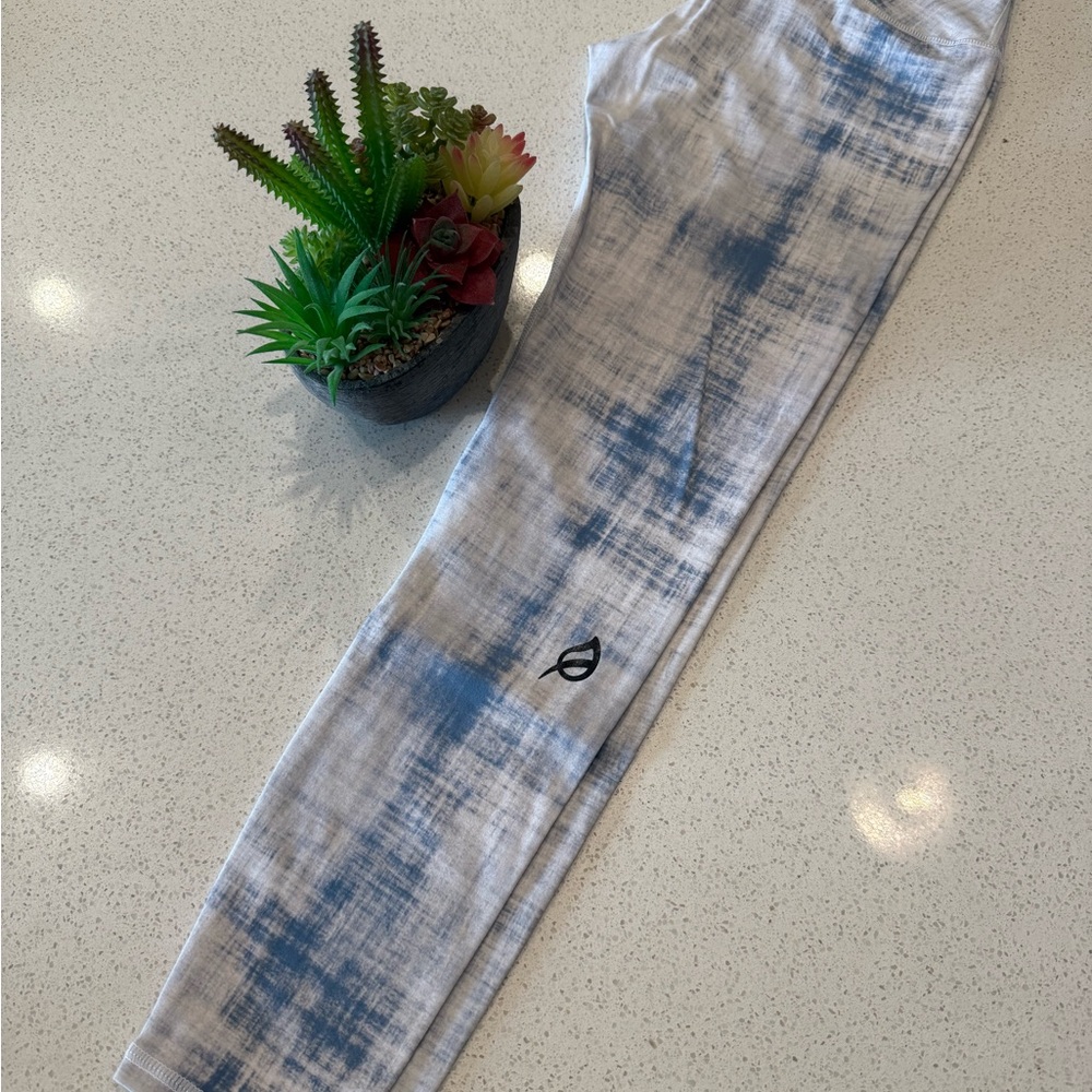 P'tula Blue and White Leggings with Tie-Dye Effect